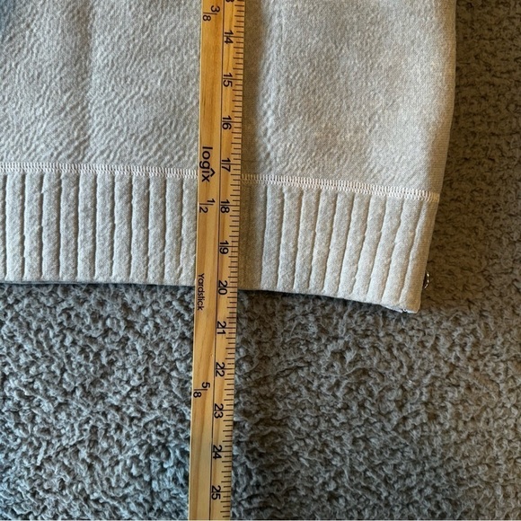 Lululemon  Sweater Size 8 Color light gray - Picture 8 of 8